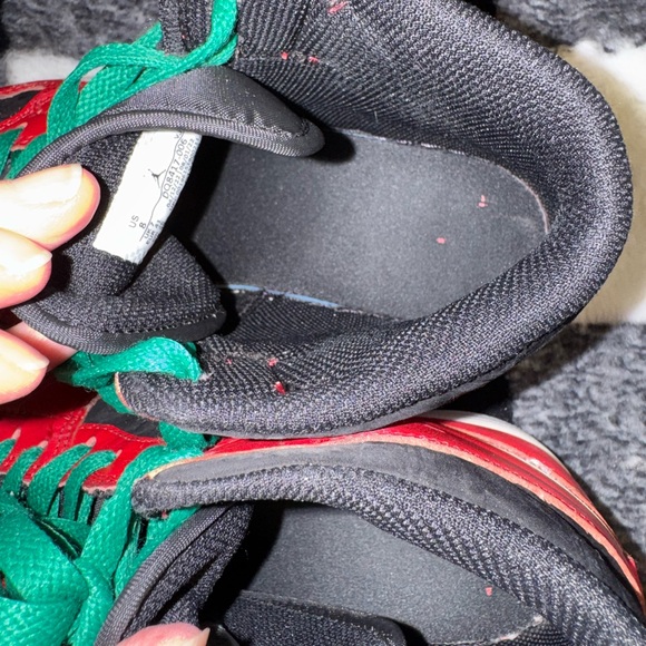 Nike Air Jordon 1 Mid SE Christmas Sneaker In Black, Fire Red & White Sz 8 - Picture 5 of 12